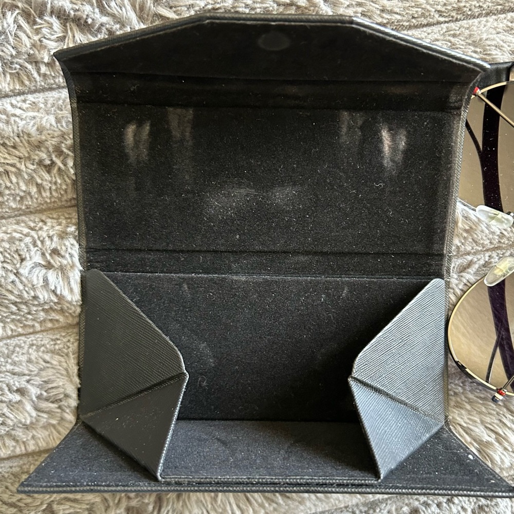 Prive Revaux Black Aviator Sunglasses with Foldable Case - Picture 7 of 7